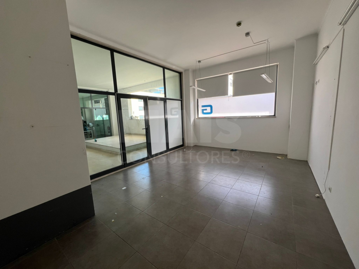 Store with 50m² in Quinta do Conventinho